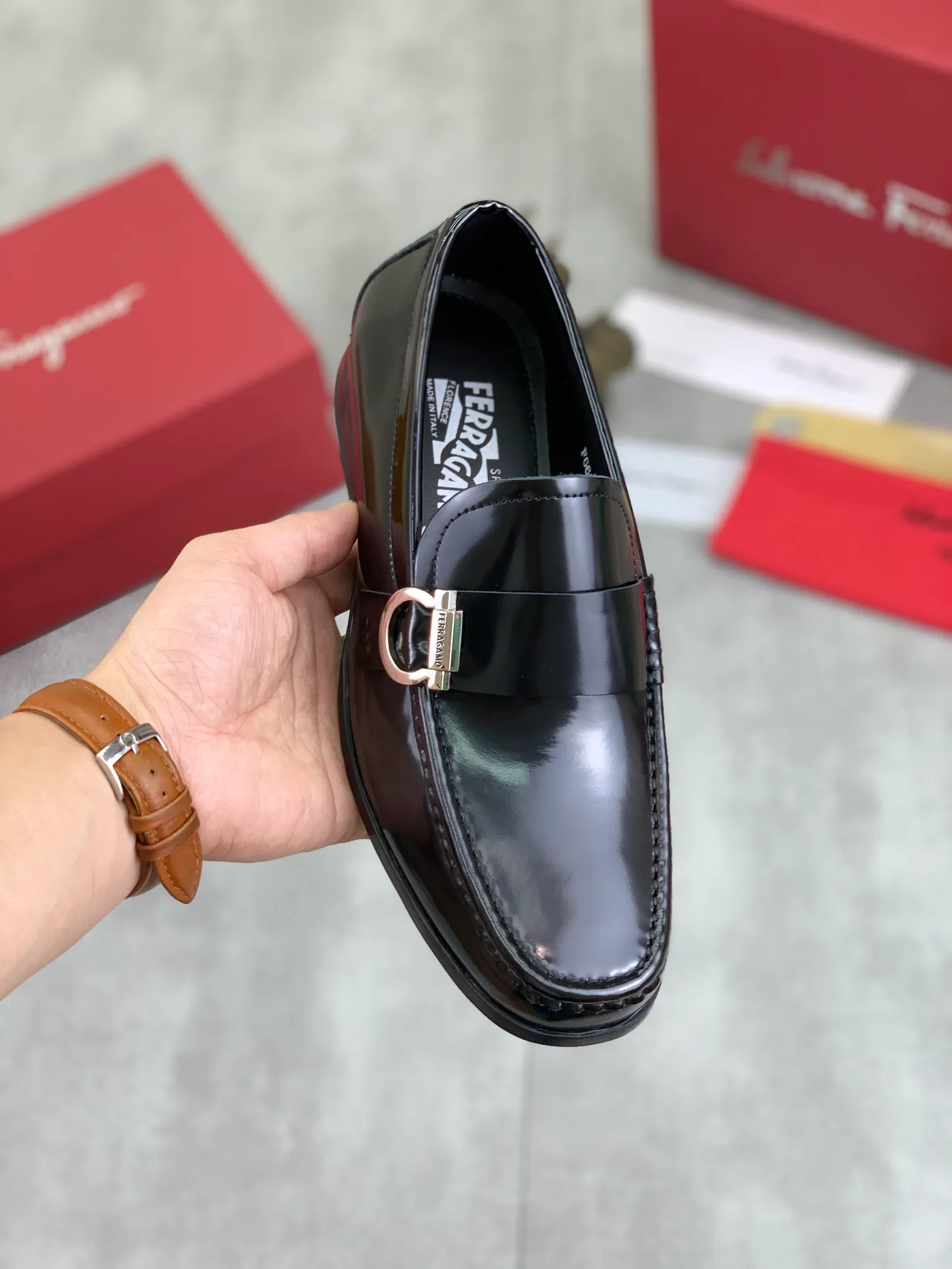 Men's Men's Shoes 💰P460💰[New Style] Water-dyed Niuli 🆘[Salvatore Ferragamo] Ferragamo's latest casual business leather shoes for men! Available at counters simultaneously! The fabric is made of specially imported original calfskin, the lining is made of imported water-dyed cowhide, and the original combination outsole is absolutely luxurious and leads the fashion trend. Matching code: 38-45; 3️⃣ colors available